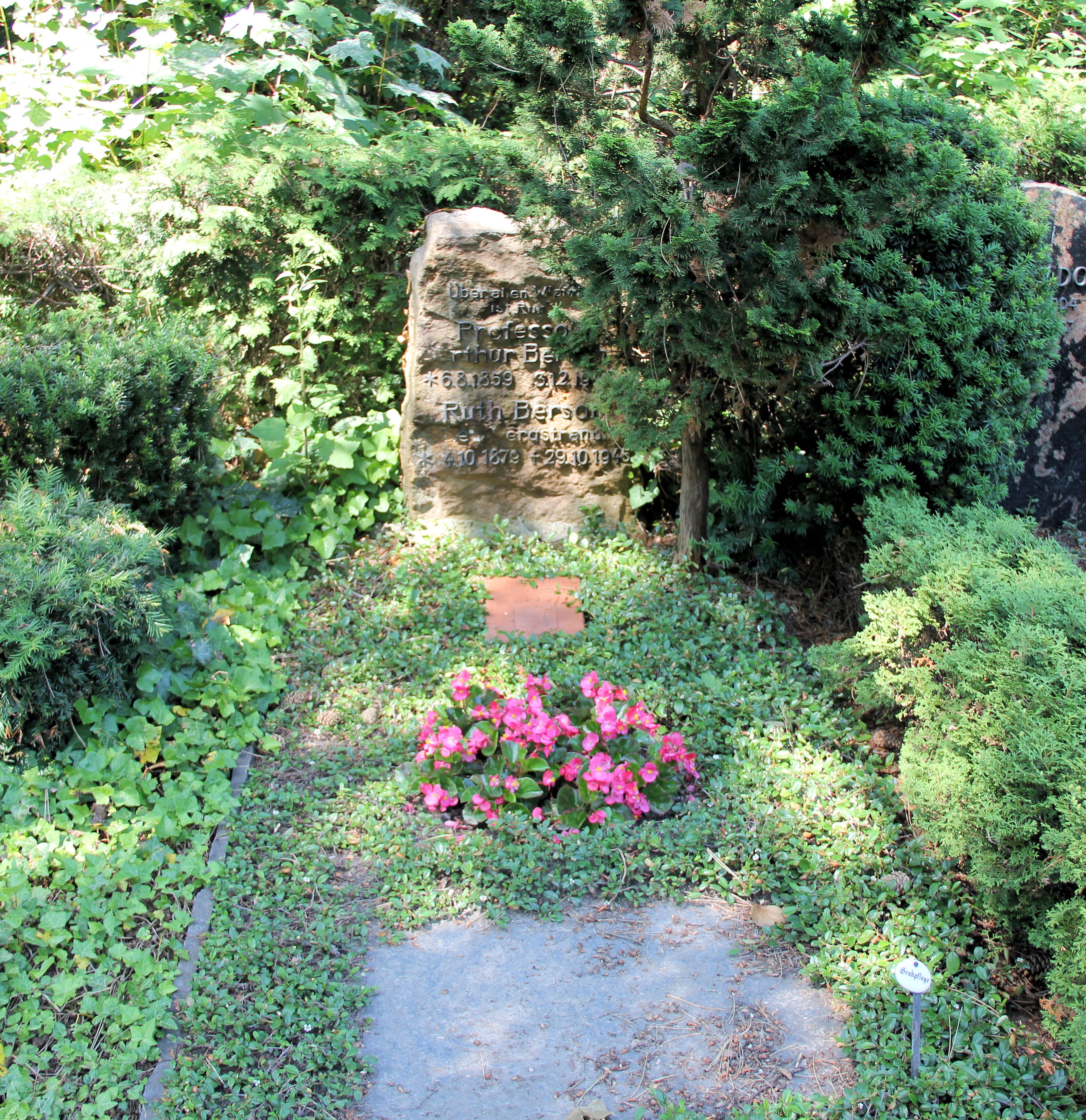 Ehrengrab von Arthur Berson auf dem Parkfriedhof Lichterfelde