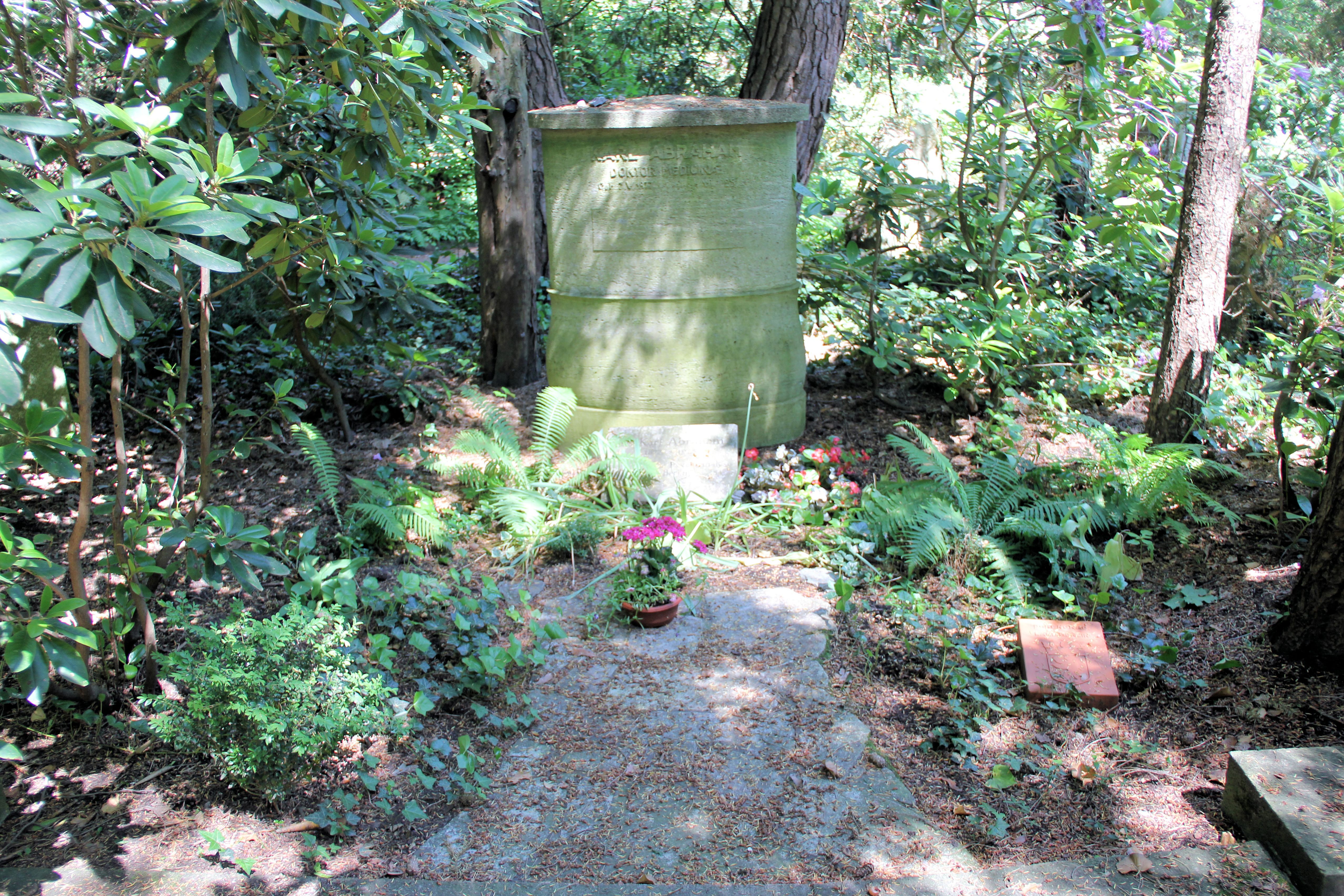 Ehrengrab von Karl Abraham auf dem Parkfriedhof Lichterfelde